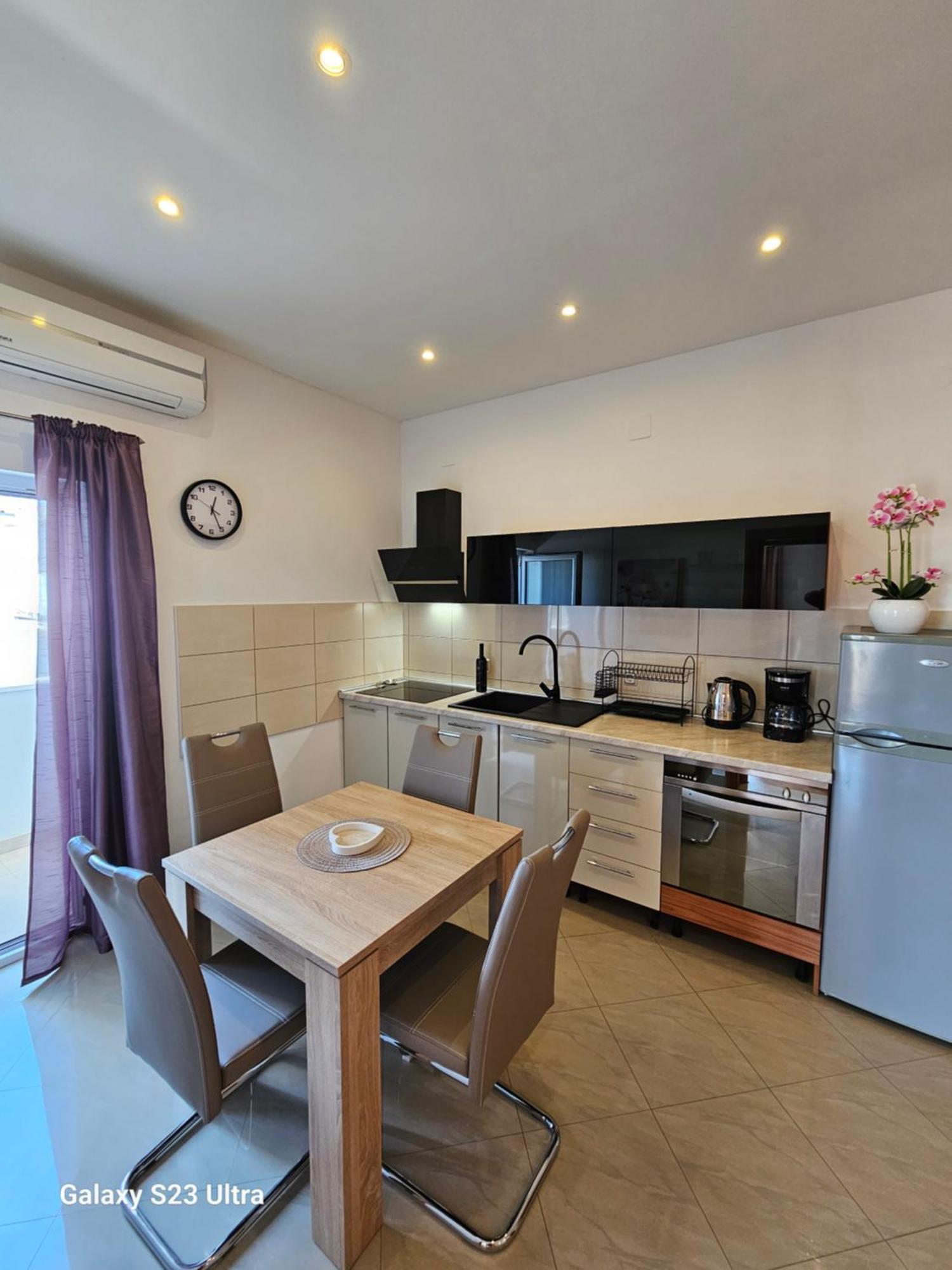 Apartmani Dianna Kastela Luaran gambar